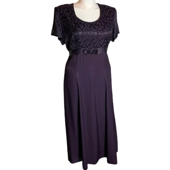 dark purple prom dress windsor Purple Prom Dresses For an Elegantly Chic Look